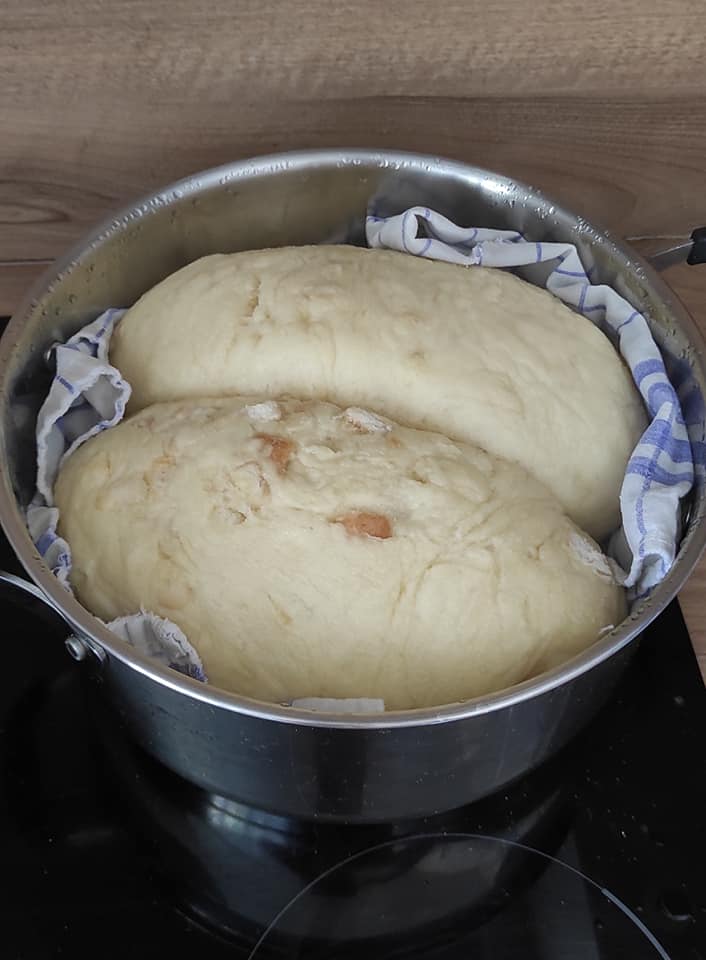 už žádný kupovaný – skvělý recept na domácí houskový knedlík už žádný kupovaný – skvělý recept na domácí houskový knedlík