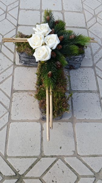 K uctění památky našich blízkých: Inspirace na krásné dušičkové vazby z přírodních materiálů! K uctění památky našich blízkých: Inspirace na krásné dušičkové vazby z přírodních materiálů!