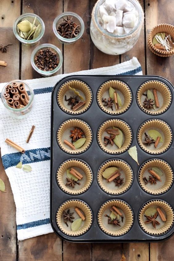 Jednoduchá podzimní dekorace: Vyrobte si krásné muffinové svíčky z lesních plodů a koření! Jednoduchá podzimní dekorace: Vyrobte si krásné muffinové svíčky z lesních plodů a koření!