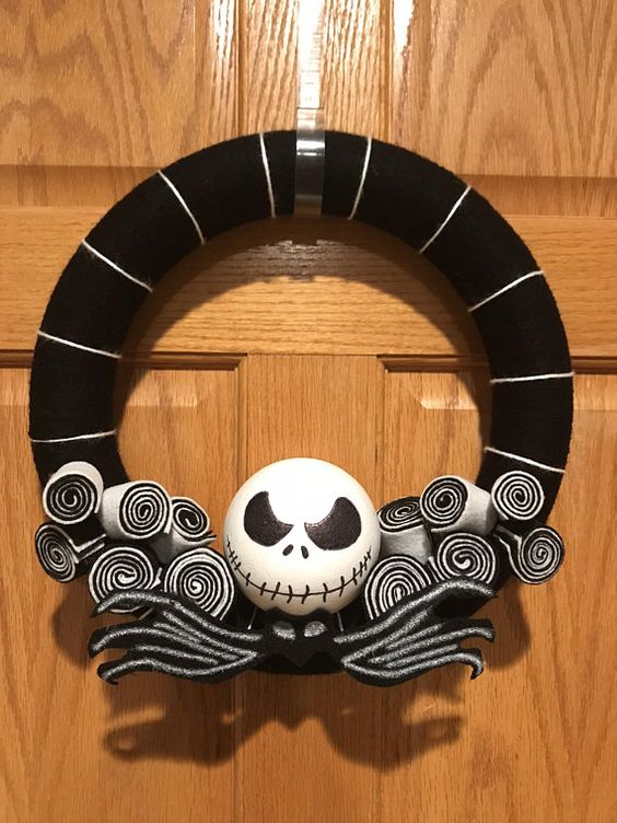 Skvělá zábava pro děti! Vyrobte si Halloweenský věnec na dveře Skvělá zábava pro děti! Vyrobte si Halloweenský věnec na dveře
