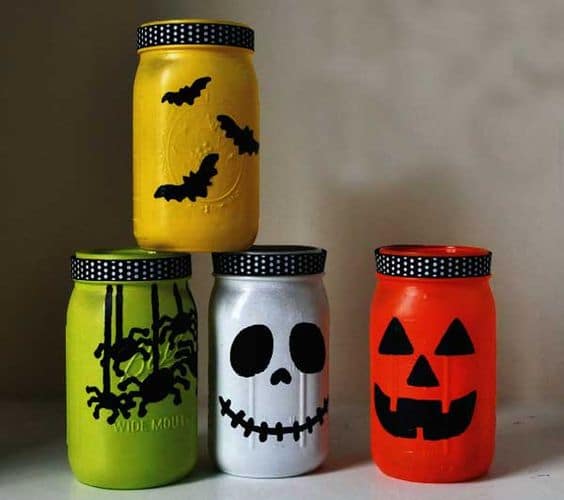 Úžasné Halloweenské dekorace: Využijte obyčejnou zavařovačku! Úžasné Halloweenské dekorace: Využijte obyčejnou zavařovačku!