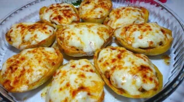 Cartofi-Umpluti-cu-Carne-Smantana-si-Cascaval-755x420-1