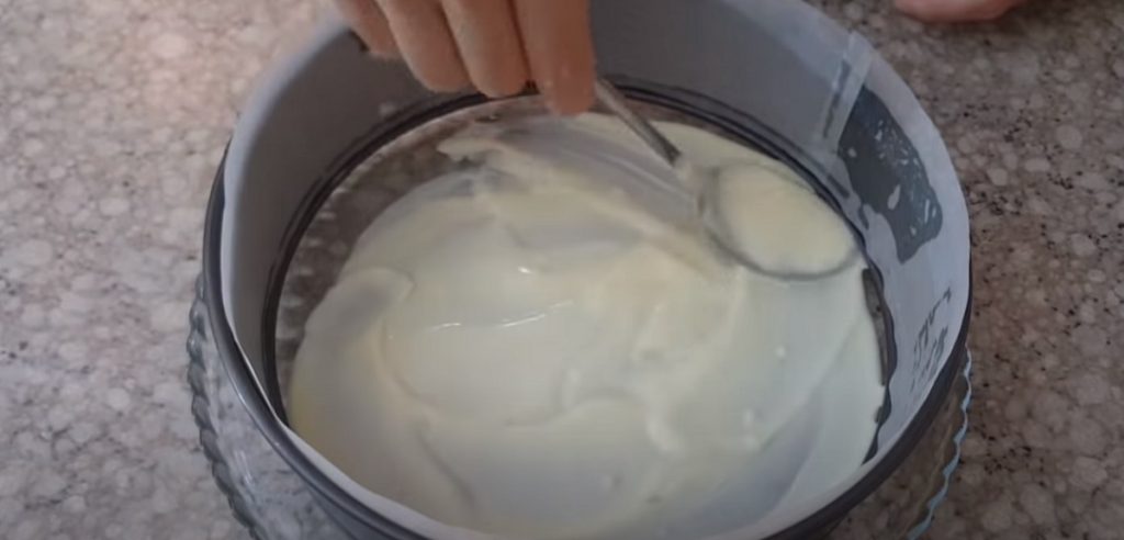 Domácí dort se smetanovým krémem a čokoládou: Krok za krokem
