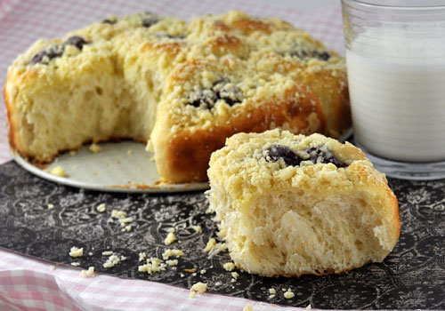 r_cherry_buns_with_crumb_topping