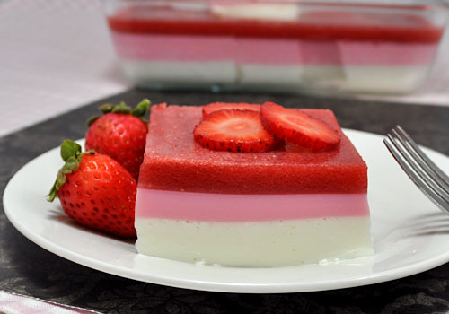 r_easy_strawberry_gelatin_essert