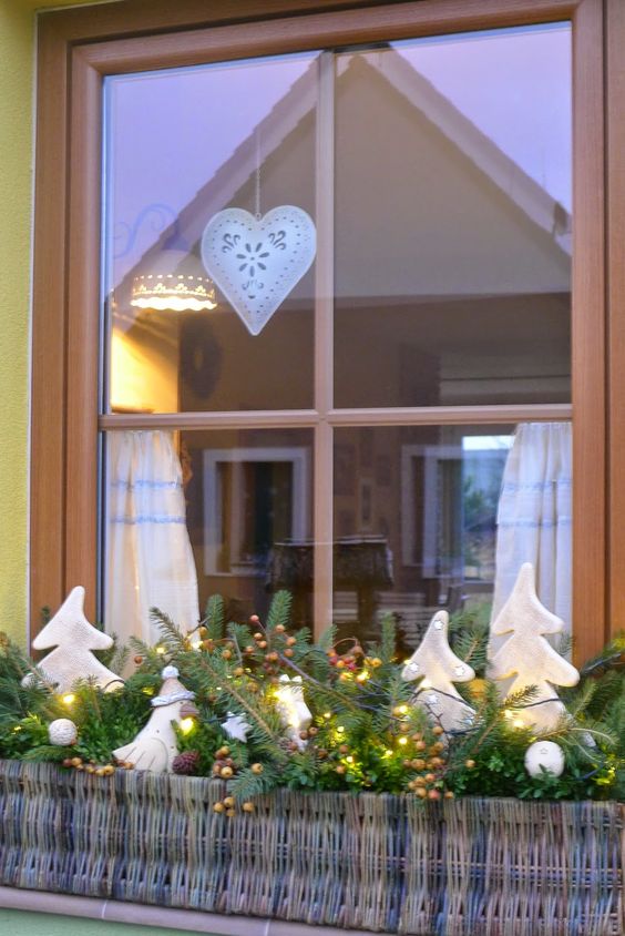 zimní truhlíky 6 Truhlíky a květináče na zimu neuklízejte: Úžasné nápady na parapety, balkóny a terasy