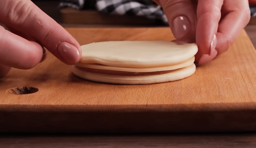 fantastické slané věnečky plněné šunkou a sýrem! fantastické slané věnečky plněné šunkou a sýrem!
