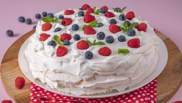 361-tort-pavlova-05-1-large