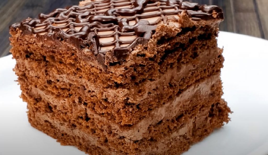 Čokoládový dort se smetanou a mascarpone. Jemný a chutný dezert! Připraveno za 15 minut!