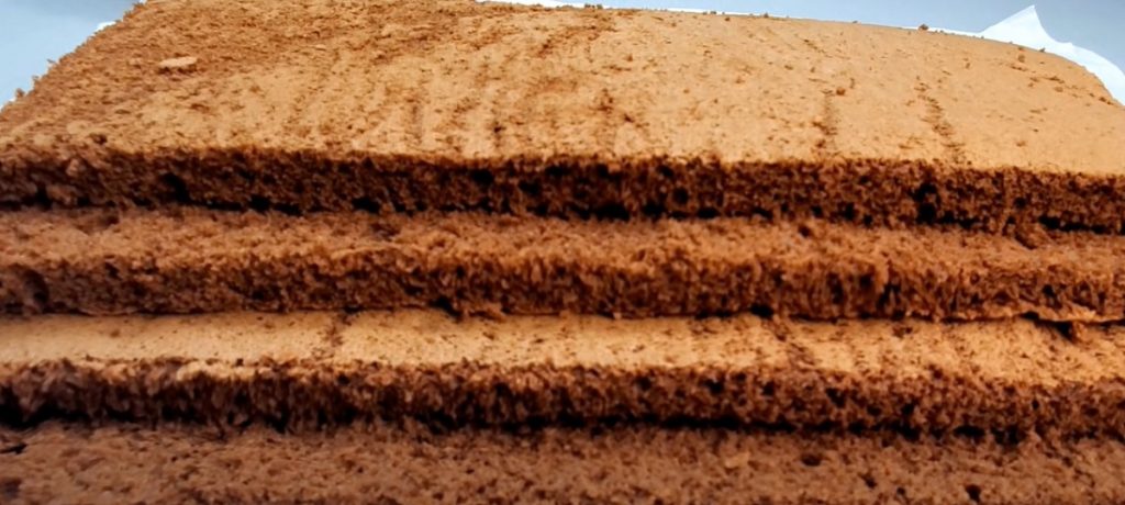 Čokoládový dort se smetanou a mascarpone. Jemný a chutný dezert! Připraveno za 15 minut!