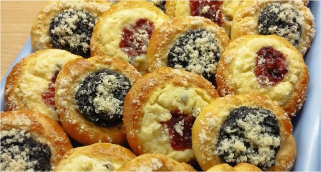 ciasteczka-15 Ciasteczka bez drożdży z twarogiem i powidłami – gotowe od razu, kruche i wilgotne