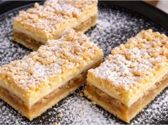 Jabłka w chmurach: Zapomnij na klasyczny strudel, ten śnieżny obłoczek pokochasz Jabłka w chmurach – kruche jabłkowe ciasto z śnieżną bezą
