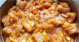 Przepis na marynowane paski wieprzowe z curry i musztardą: Mięso, które rozpływa się w ustach Soczyste paski wieprzowe w marynacie z curry i musztardą