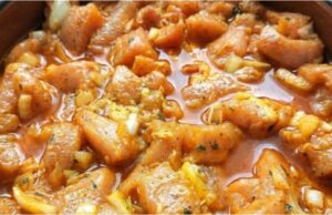 Przepis na marynowane paski wieprzowe z curry i musztardą: Mięso, które rozpływa się w ustach Soczyste paski wieprzowe w marynacie z curry i musztardą