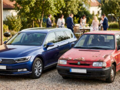Na rodzinnej uroczystości szwagier skrytykował moje nowo kupione auto. Sam przyjechał zardzewiałym gratem ledwo na dojechanie Kontrast między nowym autem a starym gratem.