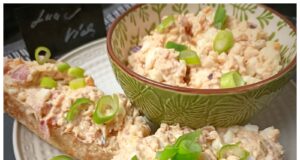 Królowa polskich kanapek: Luksusowa domowa pasta z szynką, jajkami, topionym serem i worcesterem Tradycyjna pasta kanapkowa z szynką, serem i jajkami