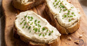 Pasta z jajek smażonych: Z serkiem śmietankowym i odrobiną musztardy gotowa w kilka minut Pasta z jajek smażonych z serkiem śmietankowym i musztardą gotowa w kilka minut