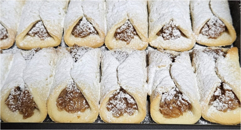 Sakiewki z ciasta jogurtowego: Kruche wypieki z jabłkowo-orzechowym nadzieniem bez wyrastania